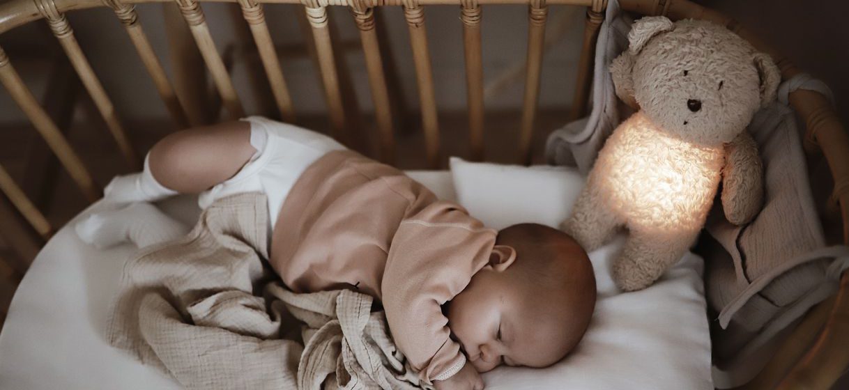 shop the look rustig en veilig slapen in een rustige babykamer