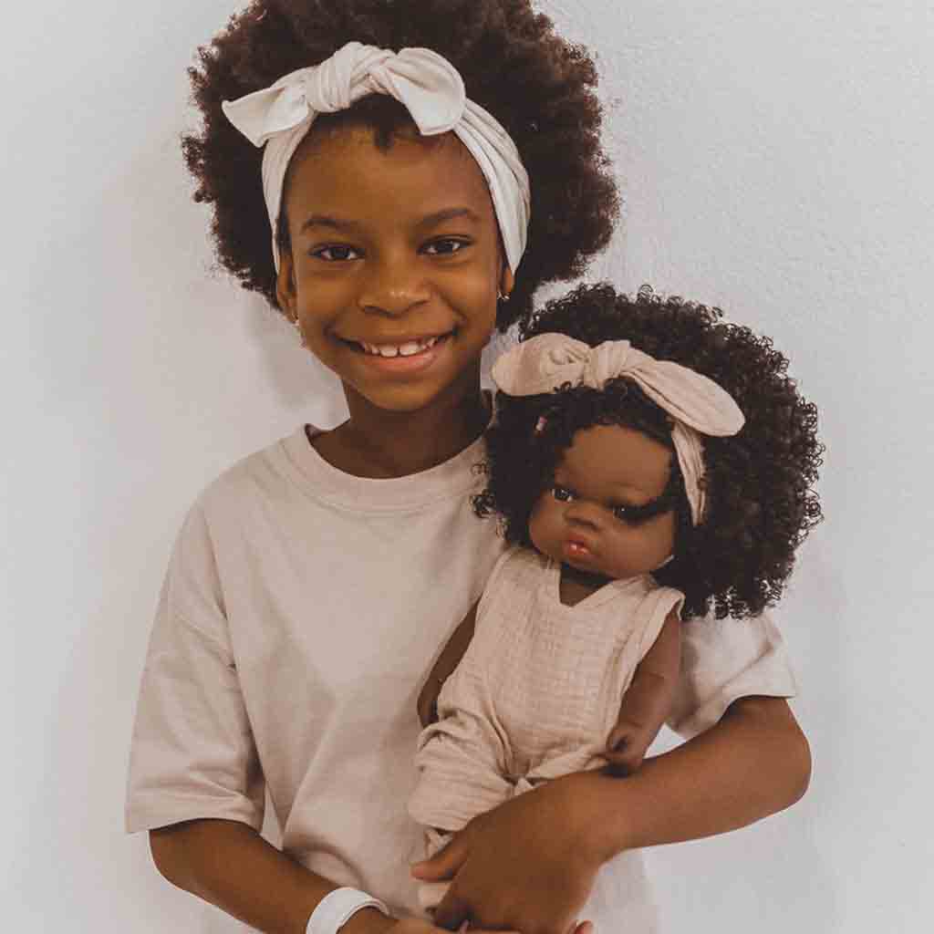 Mrs Ertha babypop met lang haar donkere krullen - 35 cm - Afbeelding 5