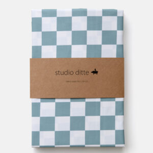 Studio Ditte hoeslaken met print blokjes 90x200 - stone blue blauw