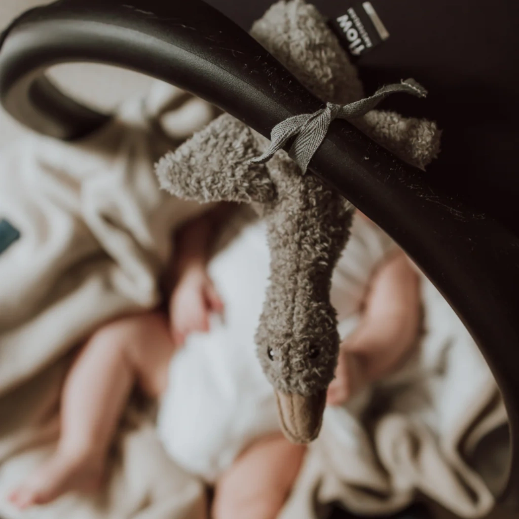 Liva Comforter On The Go Grey – Flow Amsterdam baby comforter gans voor onderweg - Afbeelding 5