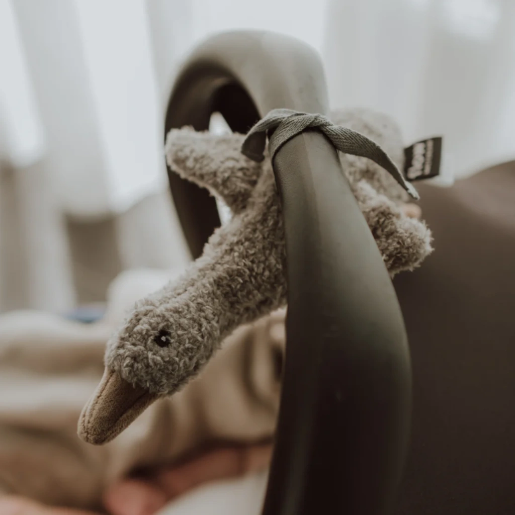 Liva Comforter On The Go Grey – Flow Amsterdam baby comforter gans voor onderweg - Afbeelding 2