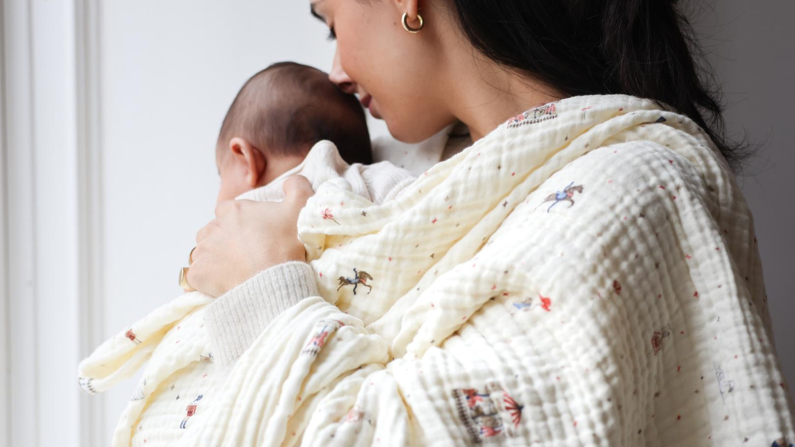 Babykamer inspiratie met zachte duurzame babykamer accessoires in Scandinavische stijl