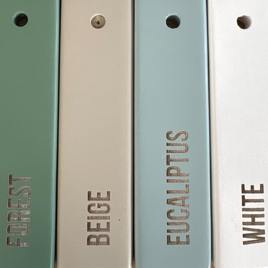 : Ingvart Boho meegroeibed kleurstalen beige wit eucalyptus blauw forest green